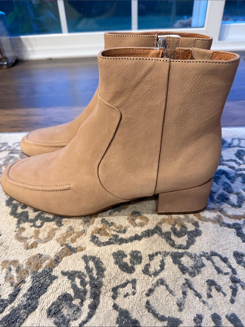 NIB gentle souls Ella Apron Womans Tan Leather Zip Boots